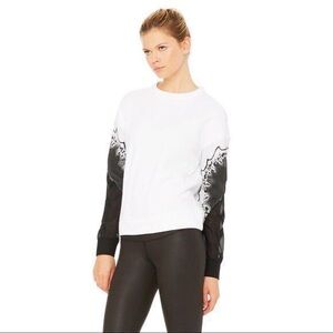 ALO Yoga White Modal Blend Top Size M